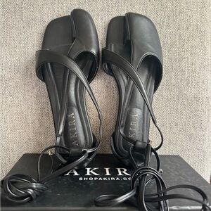 Akira tabi shoes